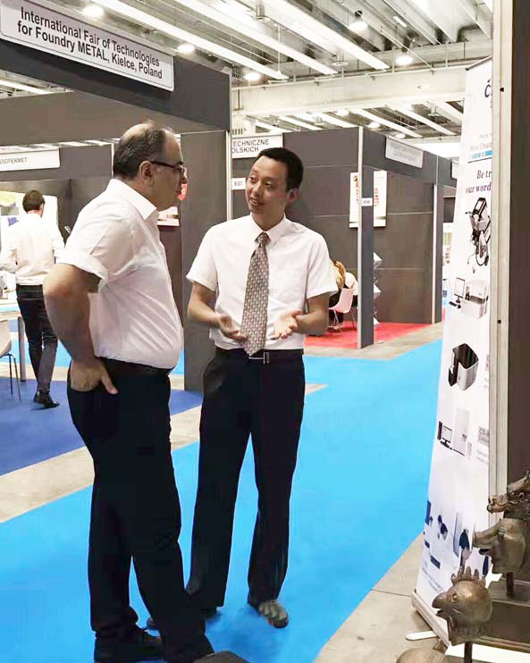 創(chuàng)想儀器系列國(guó)產(chǎn)直讀光譜儀大受參會(huì)意大利企業(yè)家們歡迎。